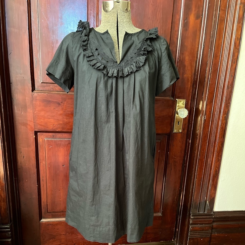 Cotton dress/shift with eyelet detail. Lined (knit).